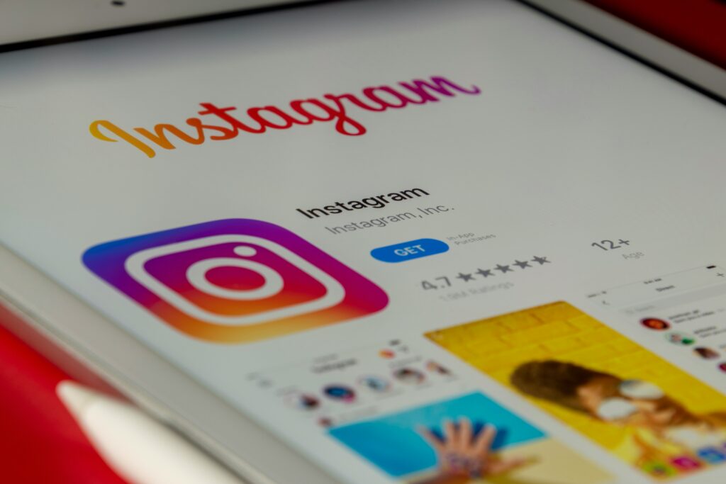 Stealthgram: A Complete Guide to Anonymous Instagram Viewing and Social Media Privacy Tools illustrating Instagram anonymous viewing tools, privacy protection, and social media browsing.