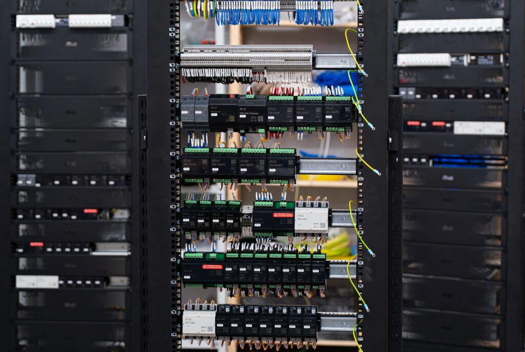 What Is a Homelab Hyperconverged Infrastructure featuring virtualization, shared storage, networking, scalable home lab design, and infrastructure management.