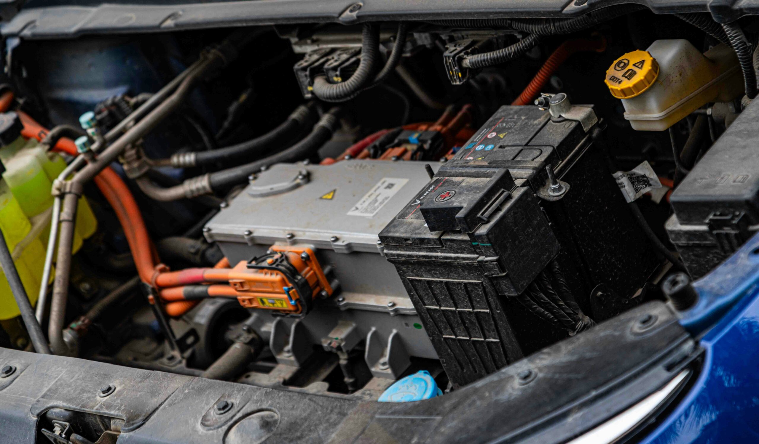 How Many Volts Is a Car Battery featuring normal voltage, battery testing, weak battery warning signs, charging levels, and maintenance.
