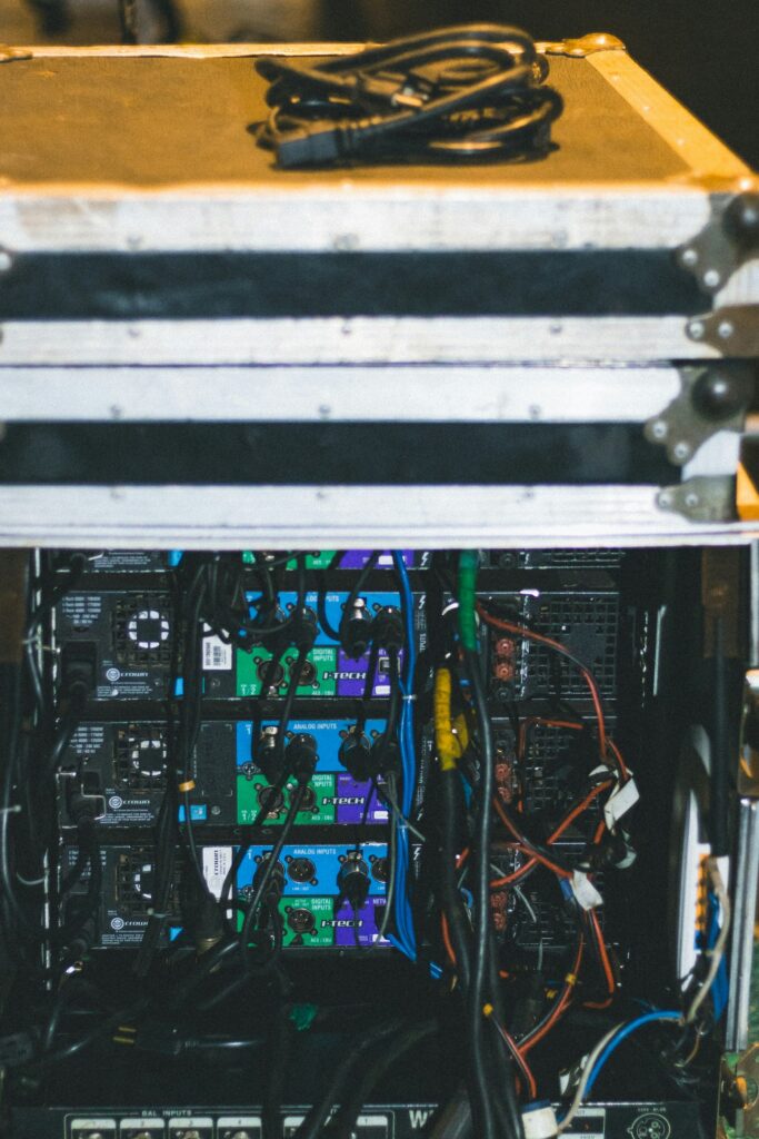 what is a homelab hyperconverged infrastructure? covering virtualization platforms, resource management, storage integration, hardware selection, and home lab setup.