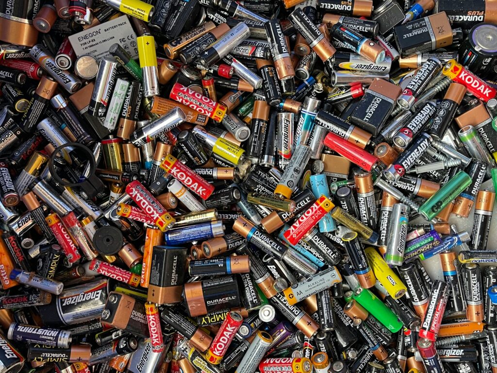 LR44 Battery Equivalent guide to battery cross-reference numbers, compatible models, voltage, common applications, and replacement tips.