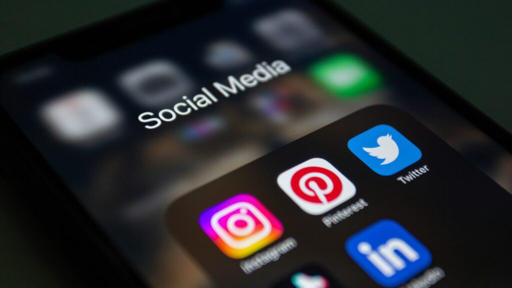 Stealth Gram Explained: Online privacy graphic featuring Instagram profile viewing, anonymous browsing, and digital security concepts.