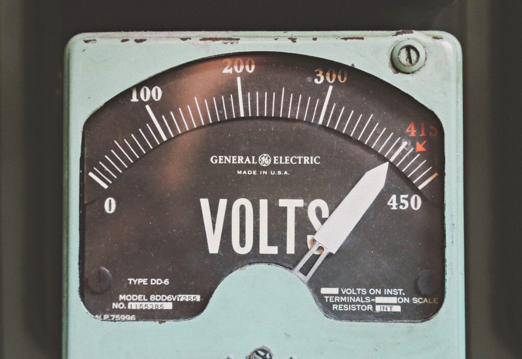 How Many Volts Is a Car Battery guide to healthy voltage ranges, battery lifespan, testing tools, maintenance, and warning indicators.