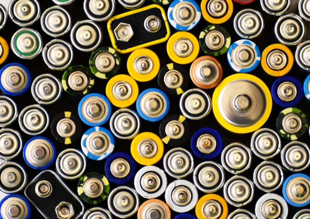 LR44 Battery Equivalent featuring compatible batteries, replacement options, voltage compatibility, device uses, and battery selection.