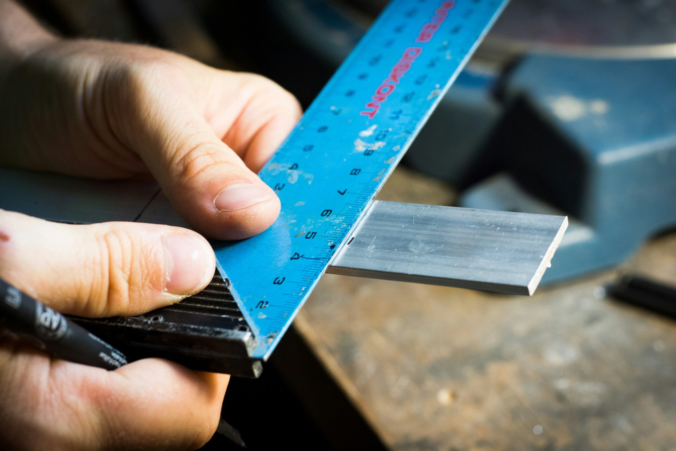Miter Gauge for Table Saw: Smart Tips for Accurate, Safe & Clean Cuts