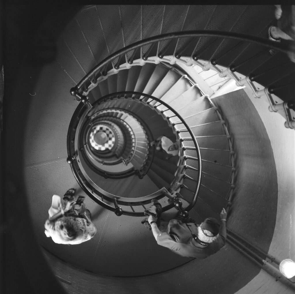 The Meeting on the Turret Stairs guide to the painting’s characters, romantic narrative, symbolism, setting, composition, and artistic significance.