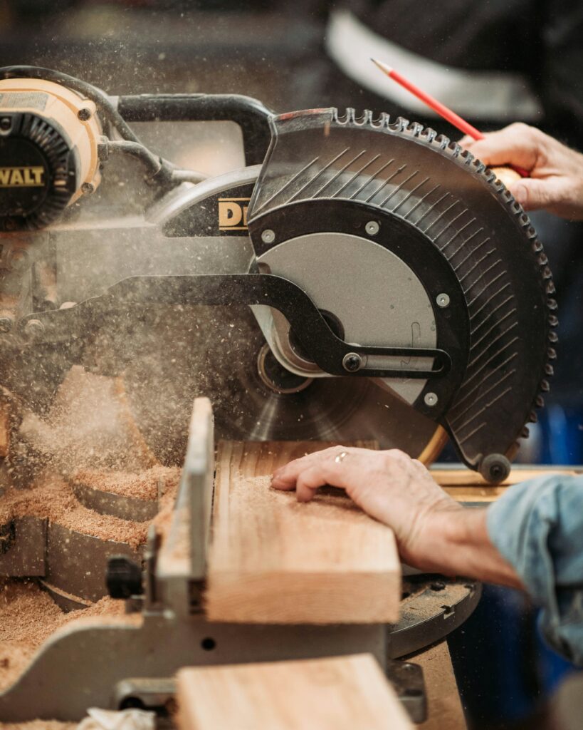 What Is the Most Important Maintenance on a Circular Saw? guide to blade replacement, dust cleaning, guard inspection, lubrication, alignment, storage, and safety checks.