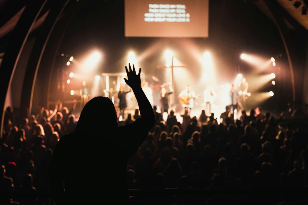 Come Jesus Come by CeCe Winans guide to Christian faith, worship, spiritual surrender, hope, prayer, and the song's meaningful message.